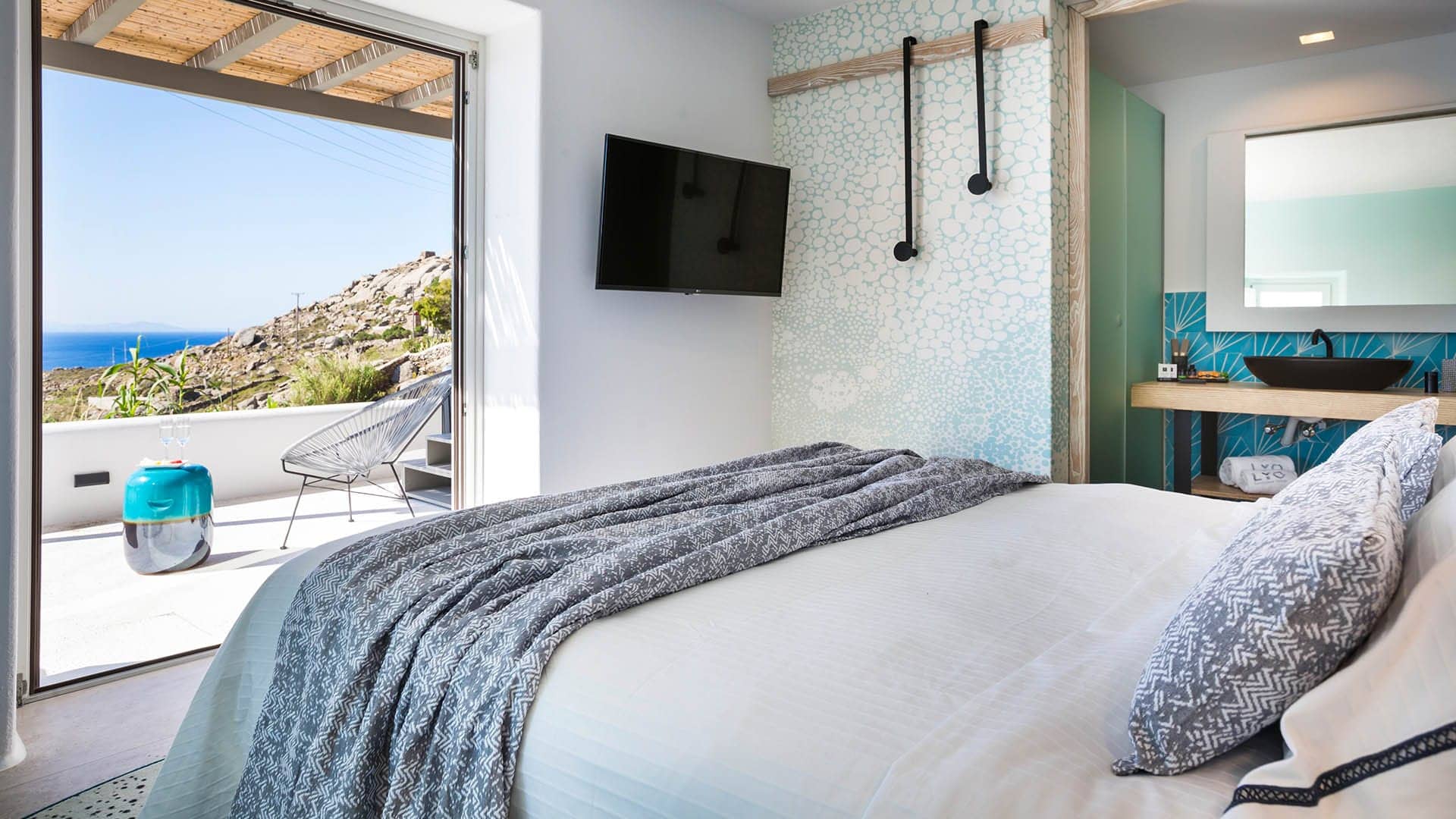 LYO Boutique Hotel Mykonos - Aegean Honeymoon Sea View Suite with Jetted Tub